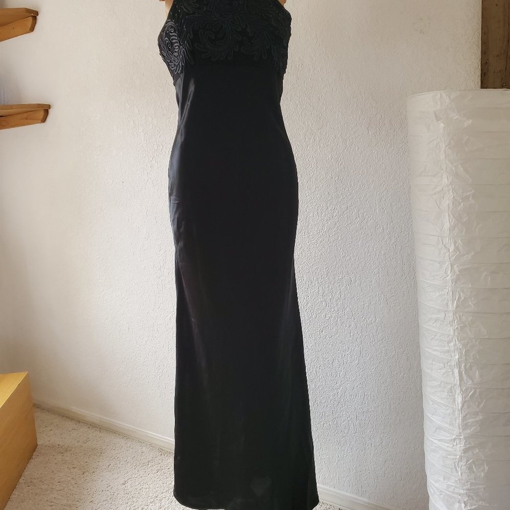 CARMEN MARC VALVO Black Brocade Formal Gown Size 5/6